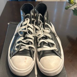 Converse All Star Women’s size 8. Fair Condition